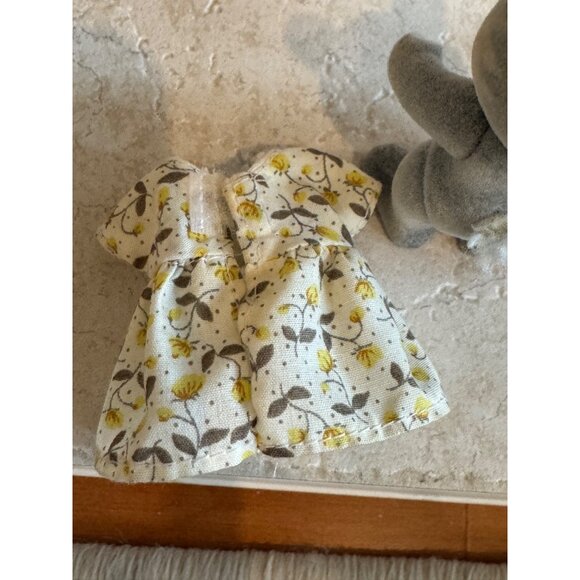 Calico Critters Gray Bunny Figurines Pink Yellow Dresses Sylvanian - Picture 5 of 5